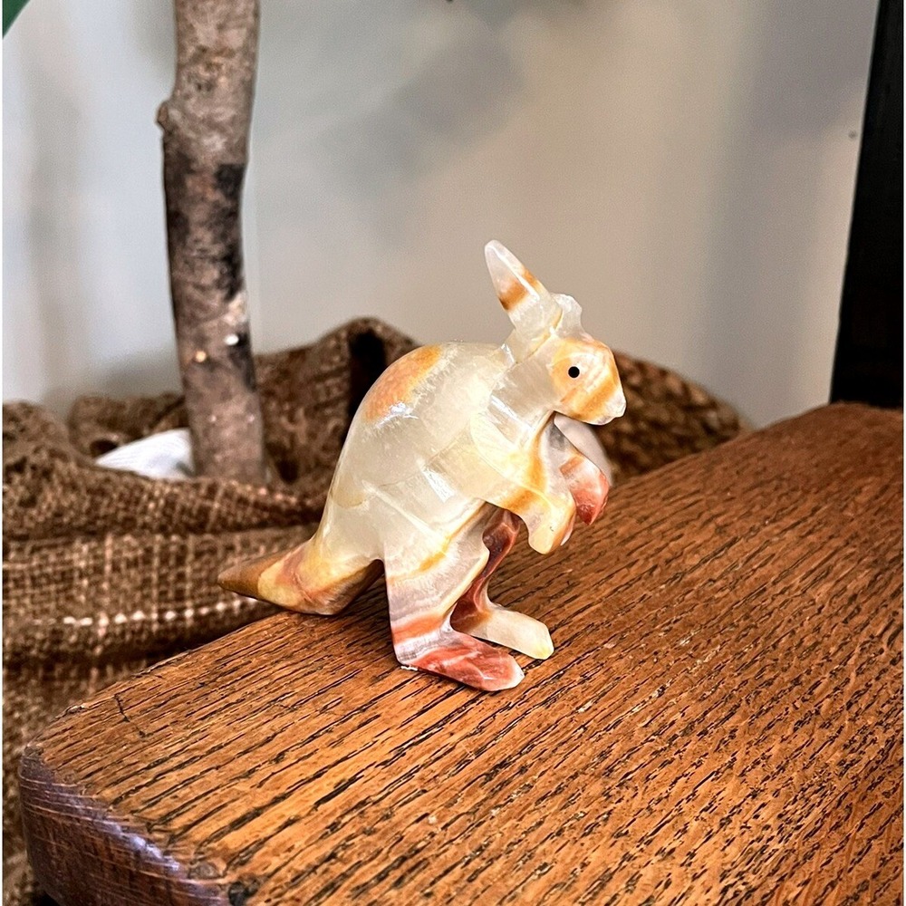 Onyx  Kangaroo Statue - Picture 1 of 5